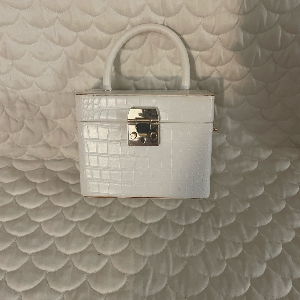 Elegant White Crocodile-Embossed Handbag